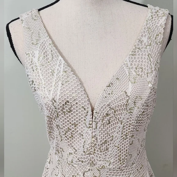 Gold sequined dress - Picture 3 of 8